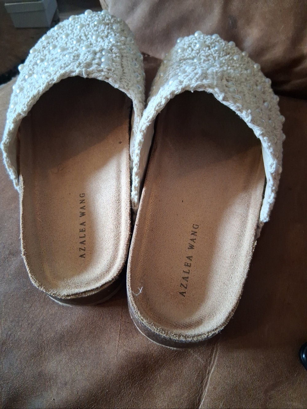 AZALEA WANG Women’s Pearl clogs SZ 10  Note They Run Small 9 - Picture 2 of 3